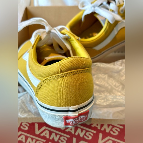 Yellow Vans Sneakers Women’s sz 6.5. EUC, only worn a few times. Smoke free home - Picture 3 of 10